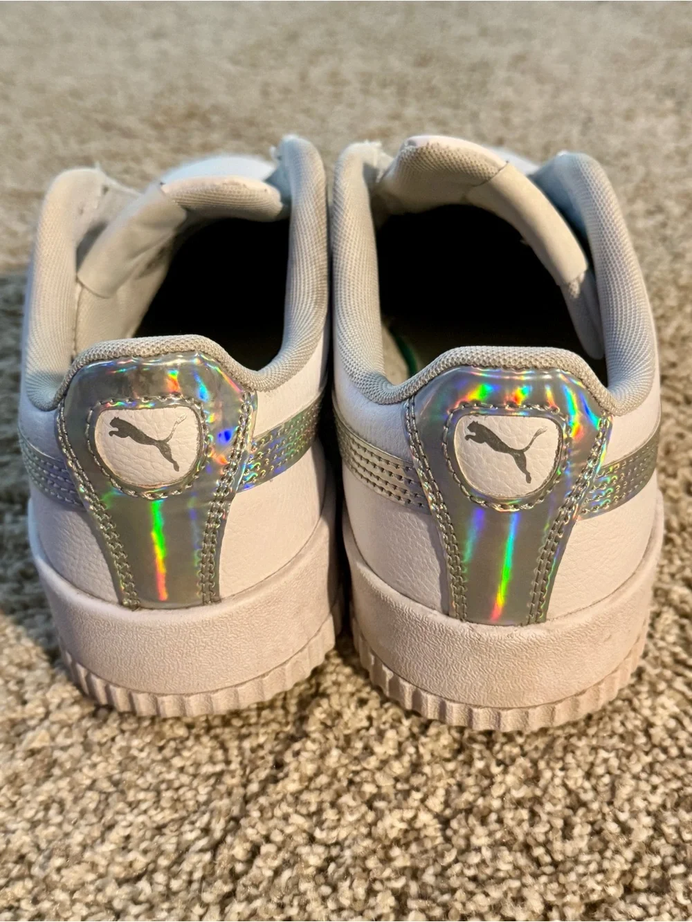 VGUC Puma Carina White Leather Silver/Iridescent Sneakers/Tennis Shoes, Size 9